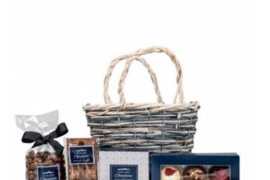 Bild von Prestige Hampers Chocoholic – Chocolate Gifts – Chocolate Hampers – Chocolate Gift Delivery – Chocolate Hamper Delivery – Chocolate Delivery