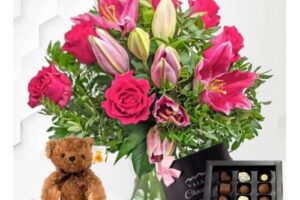 Bild von Rose and Lily – Free Chocs – Flower Delivery – Next Day Flower Delivery – Next Day Flowers – Send Flowers – Flowers By Post