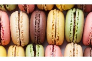 Bild von Britain Loves Baking 12 or 24-Pack of Mixed Flavour Fresh Macaron Trays