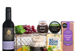 Bild von Wine and Cheese Selection – Wine and Cheese Gifts – Wine and Cheese Gift Delivery – Wine and Cheese Gift Baskets – Cheese and Wine Gifts