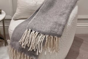 Bild von Limi Grey Patterned Throw with Tassel Detail