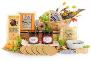 Bild von Cave Aged Cheese Basket – Cheese Christmas Hamper – Festive Hampers – Christmas Hampers For Family – Family Hamper Christmas – Cheese Christmas Gifts