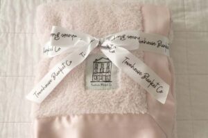 Bild von Townhouse Blanket Co. Chenille Baby Blanket